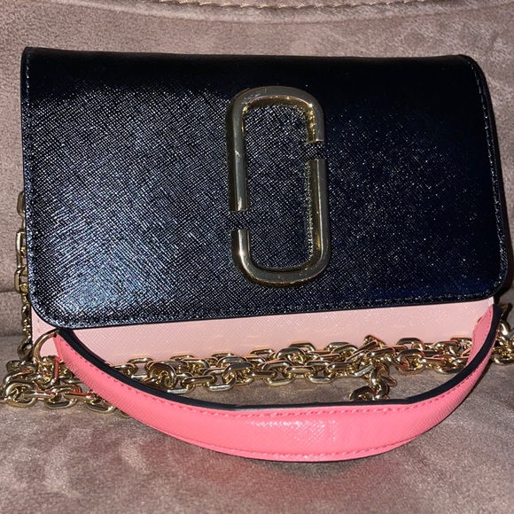 Marc Jacobs Wallet on chain crossbody. - Picture 3 of 7